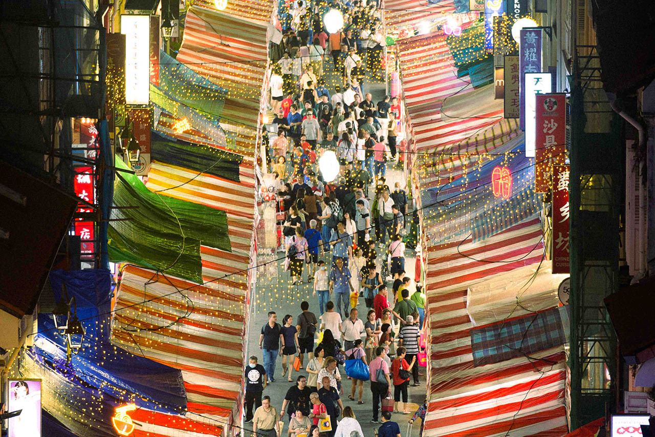 Chinese New Year Vibes in Chinatown After Dark 